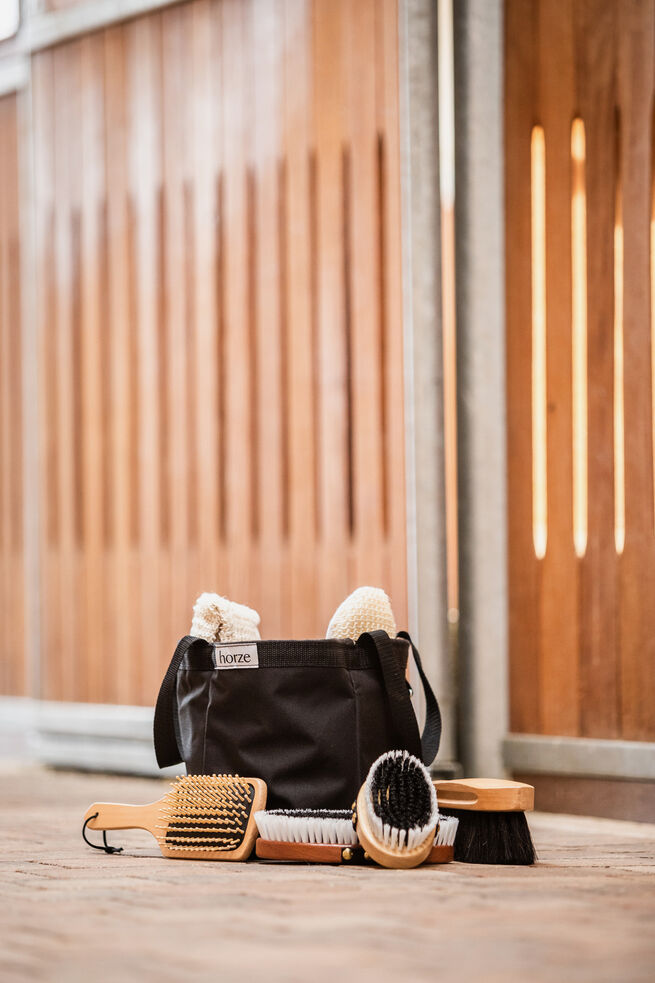 Horze Wooden Grooming Set
